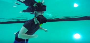 这款可以在水下用的VR头显,惊爆你的眼球 