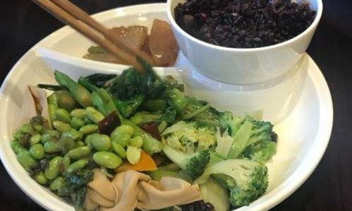 苏州一家饭店卖菜不卖肉,15元一位随便吃,老人和小孩免费