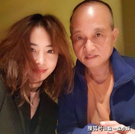 40岁蔡依林父母离婚,60多岁的父亲,结婚5年与新婚妻子连生2子