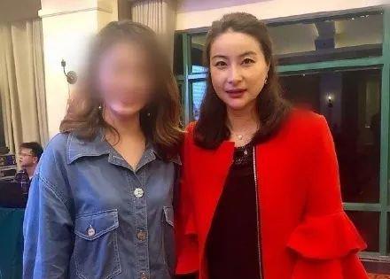 三胎了 港媒称郭晶晶1月生下一女,但她打扮却被网友嘲了