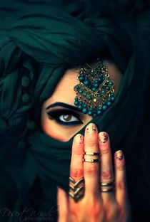 神秘的面纱下,透彻心底之美的阿拉伯女郎