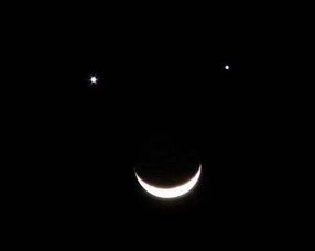 香港夜空双星伴月 香港夜空双星伴月是哪两颗星星形成的