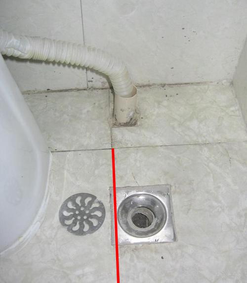 卫生间地漏总积水 还不是因为地漏周围的瓷砖没有这样做,懂吗