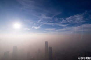 宛如世界末日 北京高楼看雾霾 蓝天白云瞬间被 霾没 