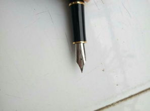 刚买的钢笔用纸擦钢笔的笔尖的小洞会有很多墨水是正常的吗 刚买的不懂 