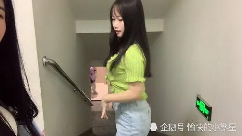 微胖的女孩子,她这手舞足蹈的样子是不是很美呢 