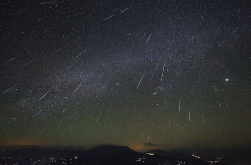 请定好您的闹钟,本周末,双子座流星雨将达到最大峰值