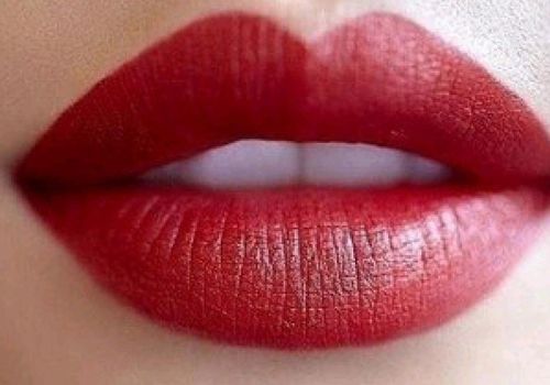 女人嘴唇厚代表什么 为什么有四个嘴