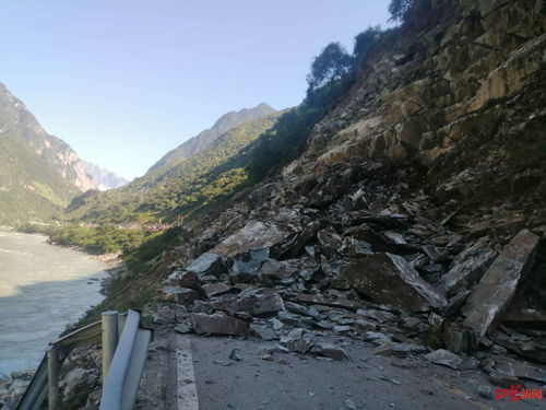四川冕宁248国道山体岩石崩塌无人伤亡 预计3至5日后恢复通行