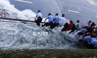 梦见潮水向自己涌来淹没自己(梦见涨潮淹没自己)