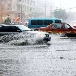 雨天开车竟遭雷劈 雷雨天开车防雷劈5大技巧