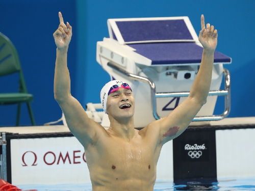 关于悉尼奥运100米自由泳的一件事(奥运***教你自由泳技巧)