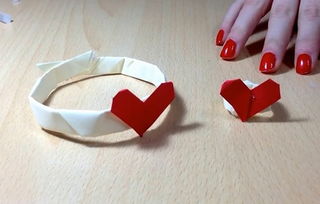 情人节礼物折纸心戒指 手工折纸心手环的折法教程 