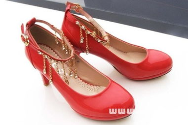 梦见红色鞋子(梦见红色鞋子不见了)