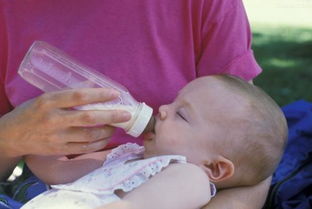 冷冻的母乳,解冻后怎样加热才能给婴儿喝 