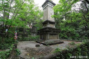 冒着雨 麻着胆儿走进重庆红卫兵墓园,探寻那一段深埋已久的历史往事.....