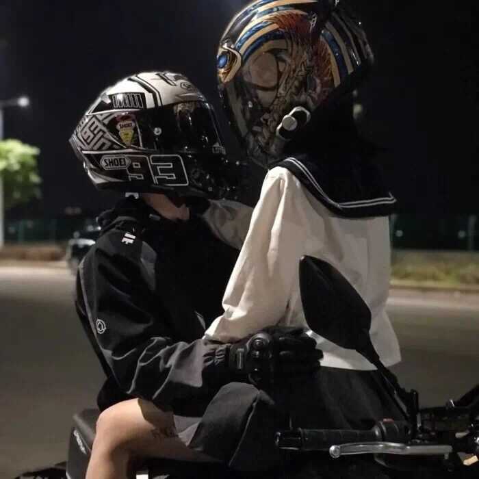 摩托车头盔头像情侣图片
