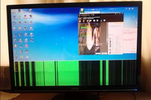 电脑屏幕半个是花屏,求大神解决, 