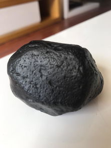 墨黑色的石头是什么 