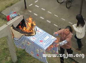 梦见裤子烂了