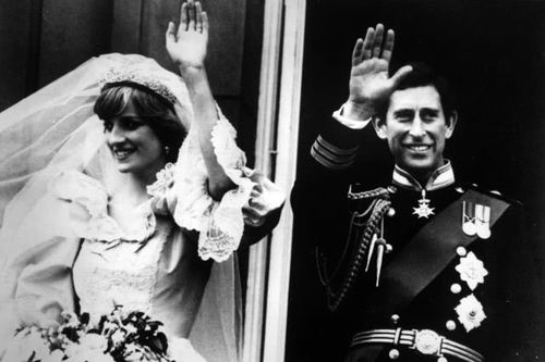 直击历届英国王室新娘婚纱照,女王的最美,玛格丽特公主美若精灵