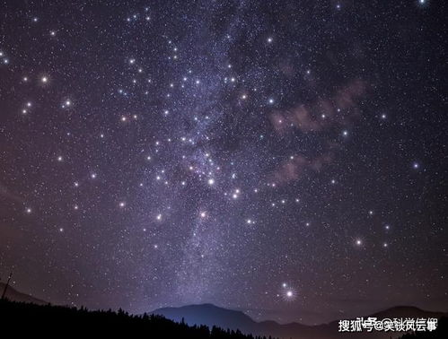 《夜空中最亮的星》？月亮旁边最亮的那颗星是什么星