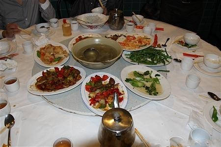 老外吐槽中国菜让人吃不饱,刚吃完就饿了,听听中国人怎么回答他