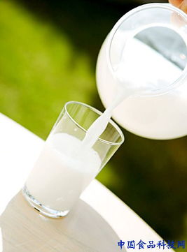 牛奶要怎样喝才更营养更健康