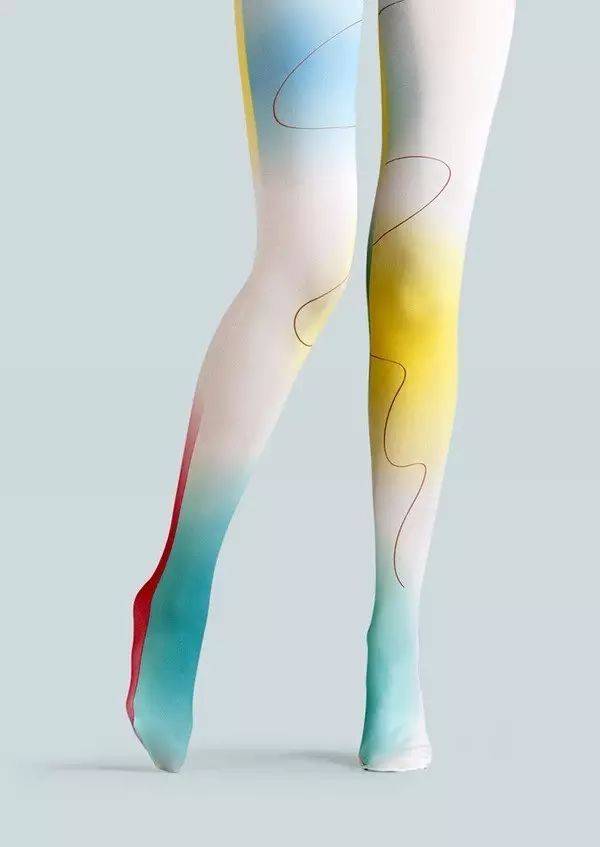 丝袜也能这么艺术,这么多彩的丝袜你喜欢吗