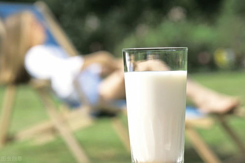 为什么中医不建议喝牛奶每天喝一杯牛奶，身体会有什么变化(中医不建议女性每天喝牛奶)