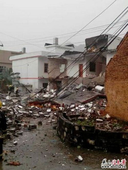 广西马山一楼房爆炸后倒塌 已致4人死亡 
