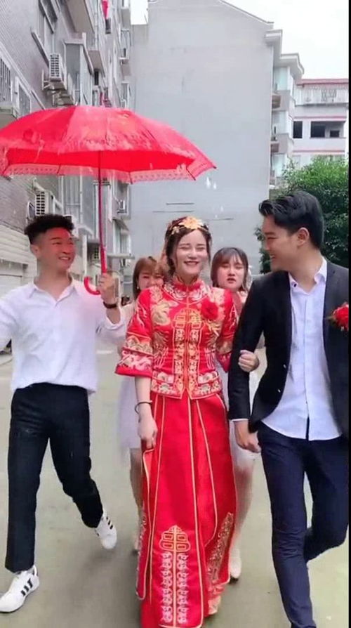 广东的婚礼习俗,你们一定没见过,有人知道这是什么意思吗 