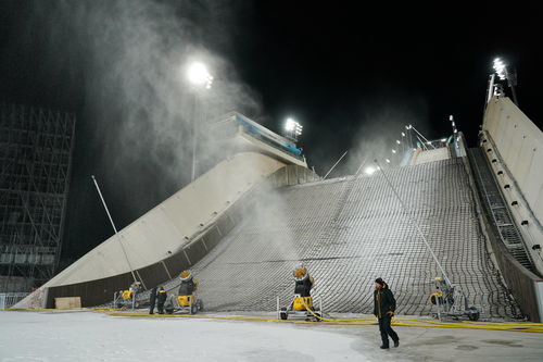 首钢滑雪大跳台造雪工作正式启动