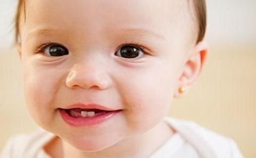 婴儿出牙的症状有哪些，婴儿出牙时会有什么症状