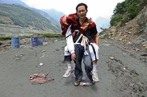 汶川地震中,那位背儿子尸体徒步25公里回家的父亲,现在咋样了