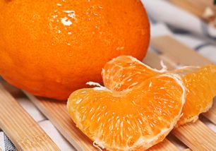 发烧可以吃橘子吗？(小孩发烧可以吃橘子吗)
