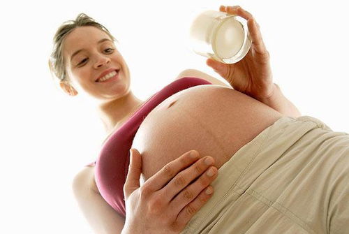 孕妇喝奶粉好吗(孕妇喝奶粉的好处)