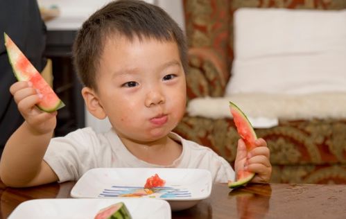 忠告 夏天4种水果孩子要少吃,大人也不能多吃,易积食伤脾胃
