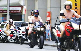澳大利亚驾驶者集体裸开摩托抗议被忽视 