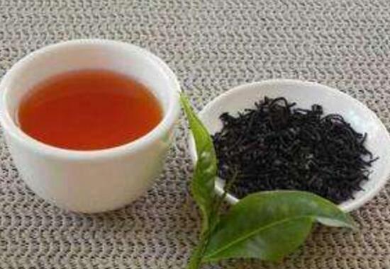 普通红茶和绿茶的区别容易分辨 