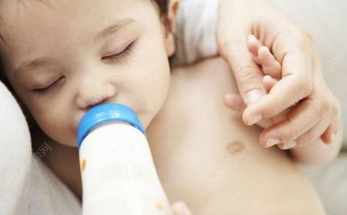 宝宝吃奶粉拉肚子 宝宝一喝奶粉就拉稀是怎么回事