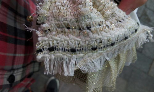 在广州中大哪里可以找到这个布料 这种布料叫什么名字 急急急 找不到会被总监骂死的 求服装,布料方面 
