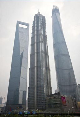 中国第一高楼上海中心大厦封顶工人登顶庆祝 