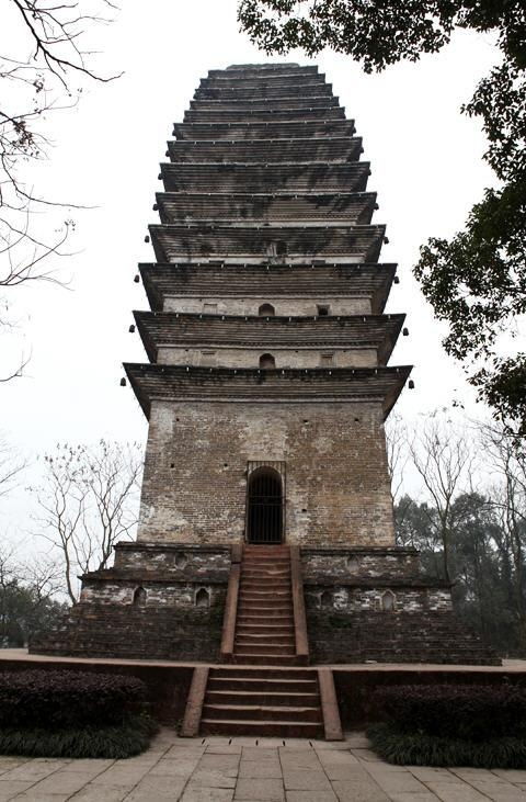 四川乐山灵宝塔